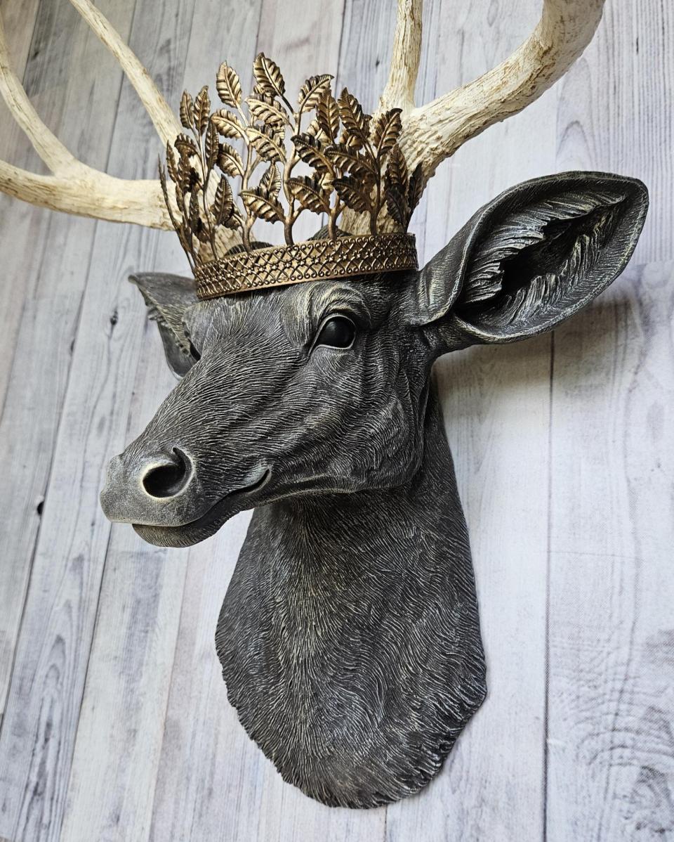 Faux Taxidermy Deer Head Wall Mount, Faux Stag Head with  Leaf Crown