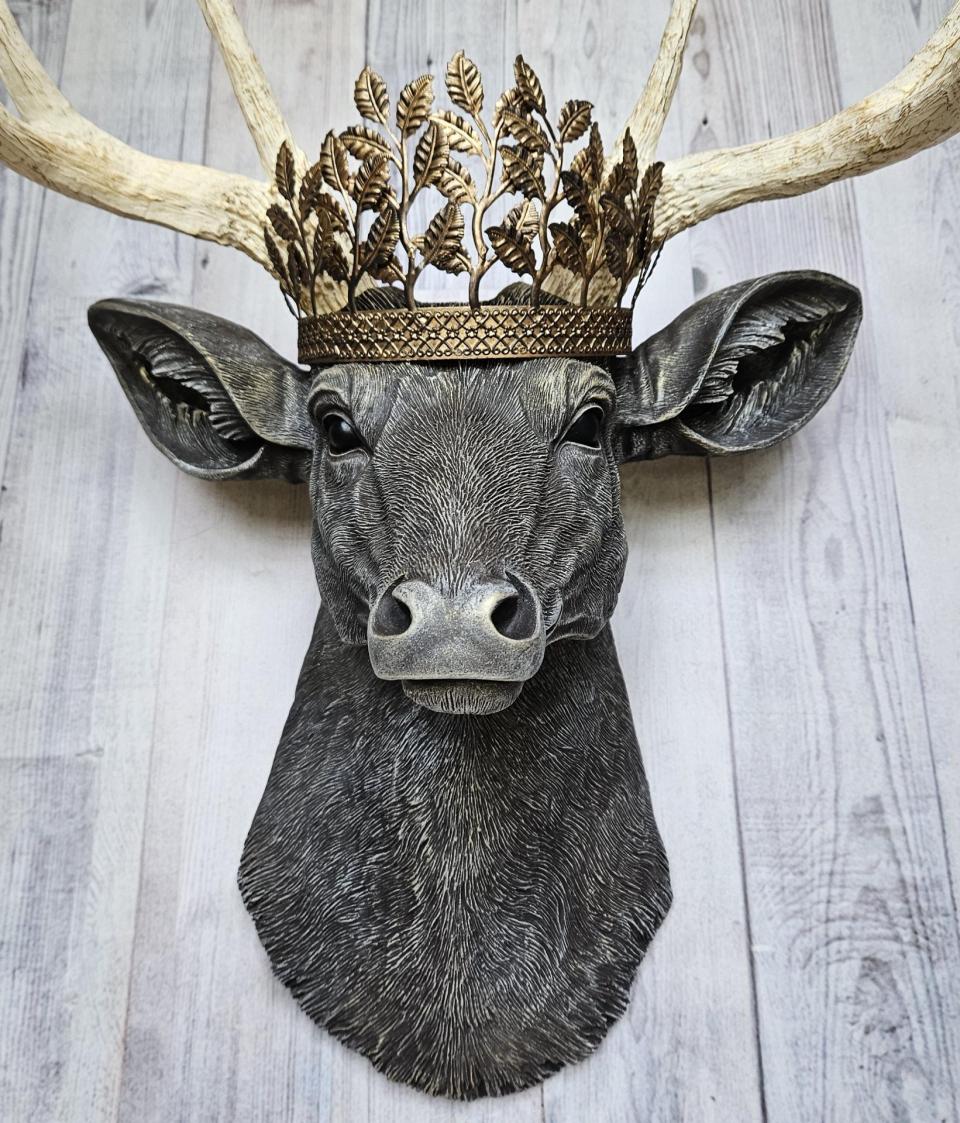 Faux Taxidermy Deer Head Wall Mount, Faux Stag Head with  Leaf Crown